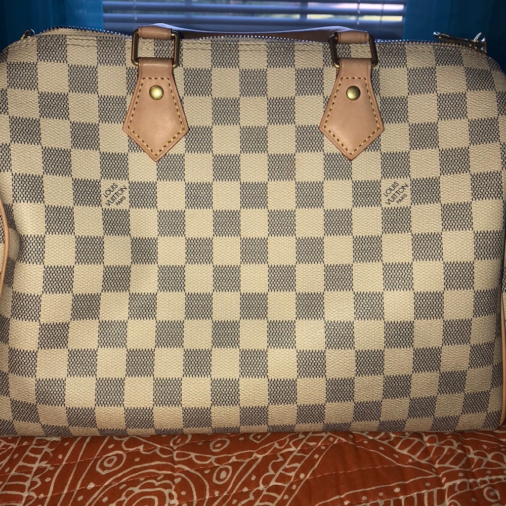 Damier azur 30 price says it all
